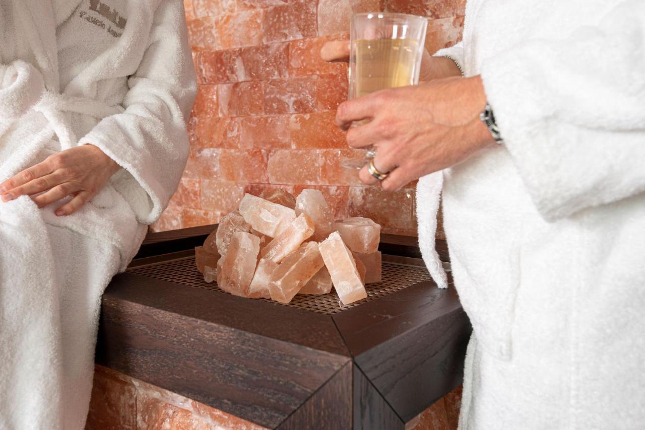 Castello Bonaria Wine & Spa Resort 캄필리아 마리티마 외부 사진