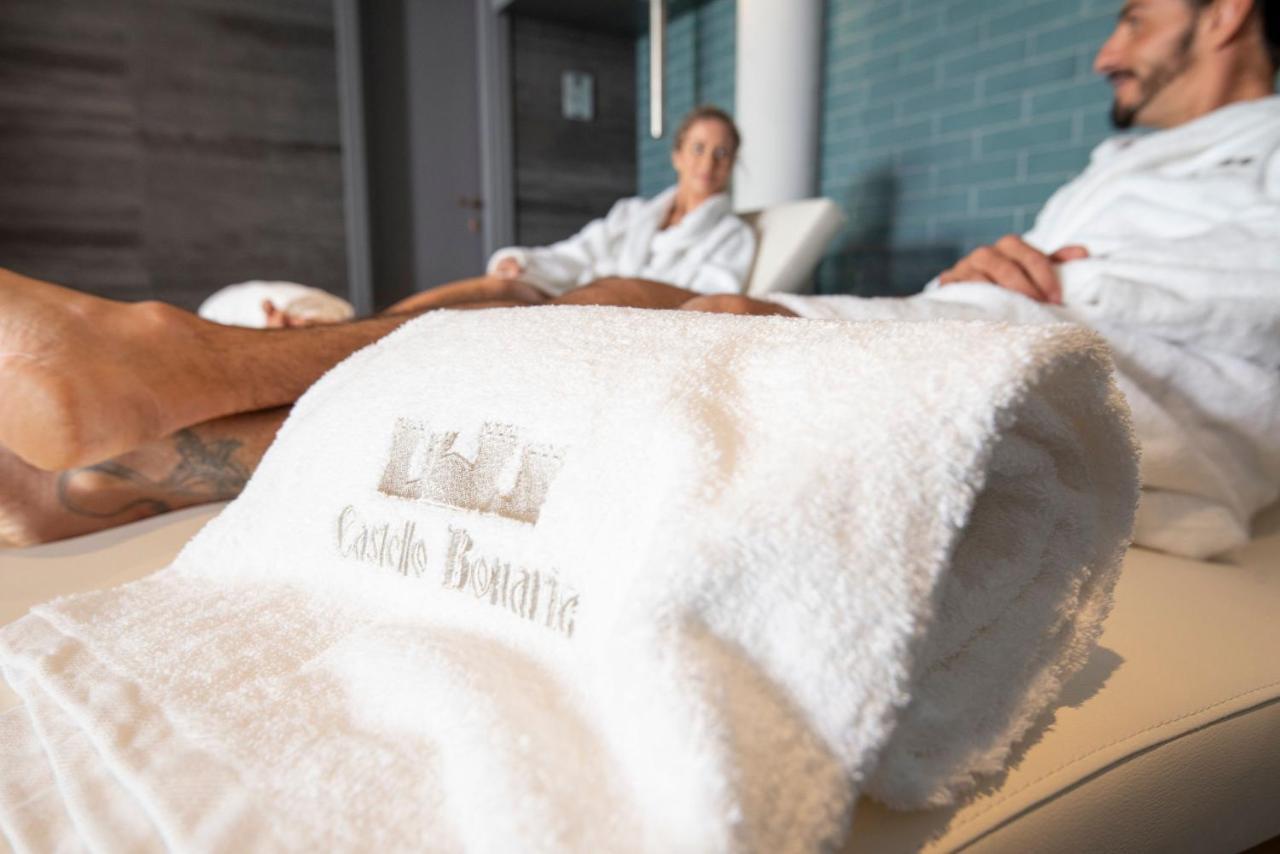 Castello Bonaria Wine & Spa Resort 캄필리아 마리티마 외부 사진