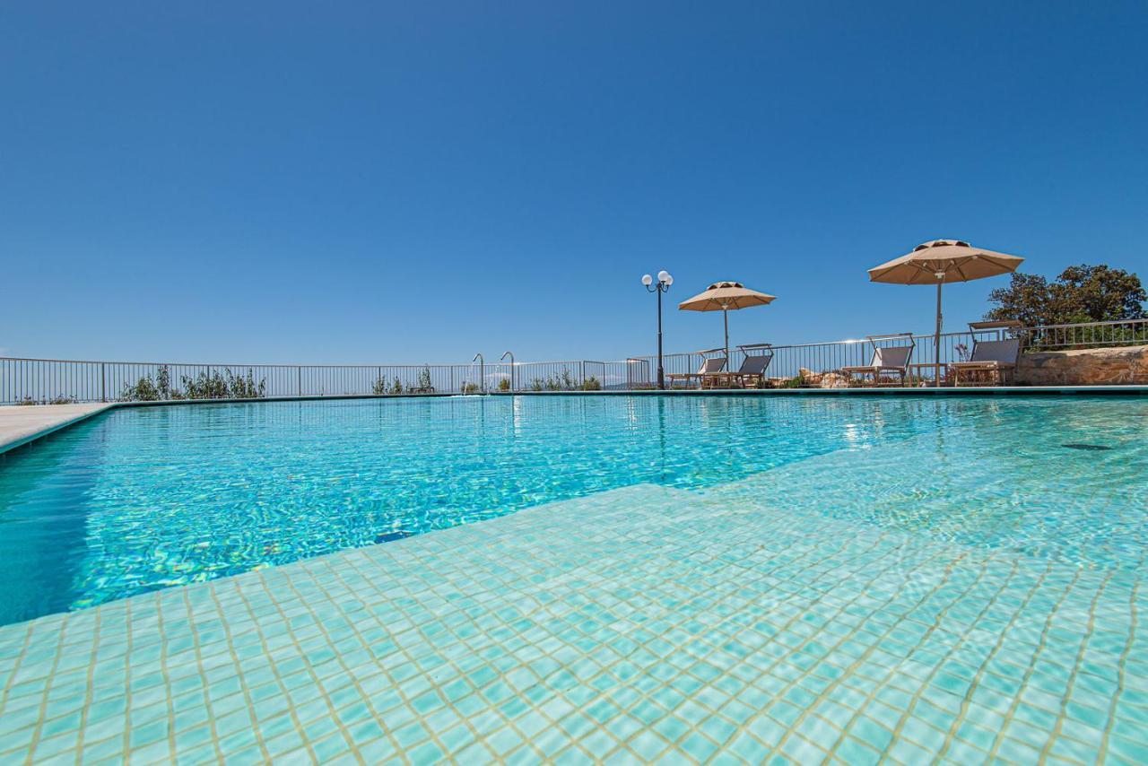 Castello Bonaria Wine & Spa Resort 캄필리아 마리티마 외부 사진