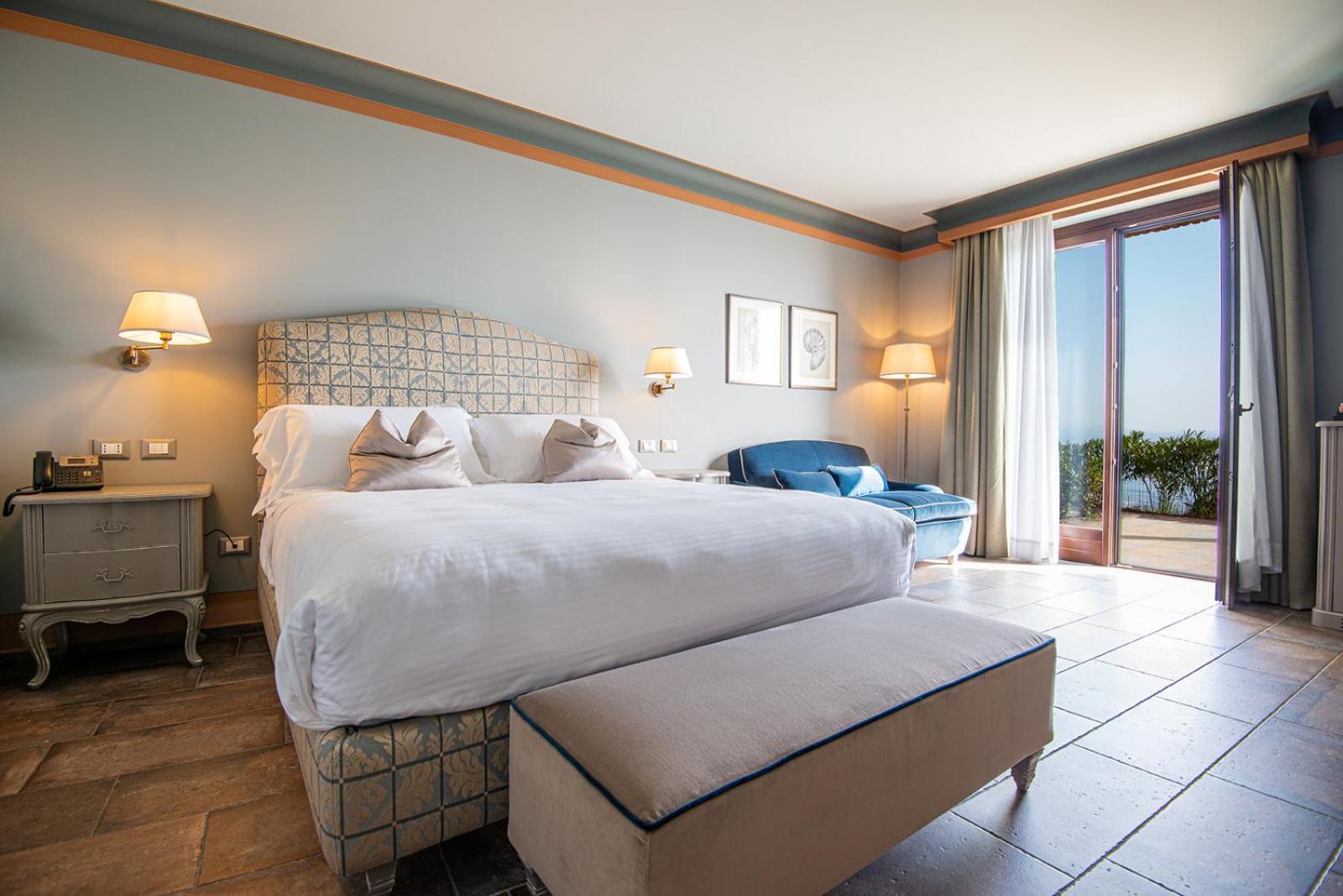 Castello Bonaria Wine & Spa Resort 캄필리아 마리티마 외부 사진