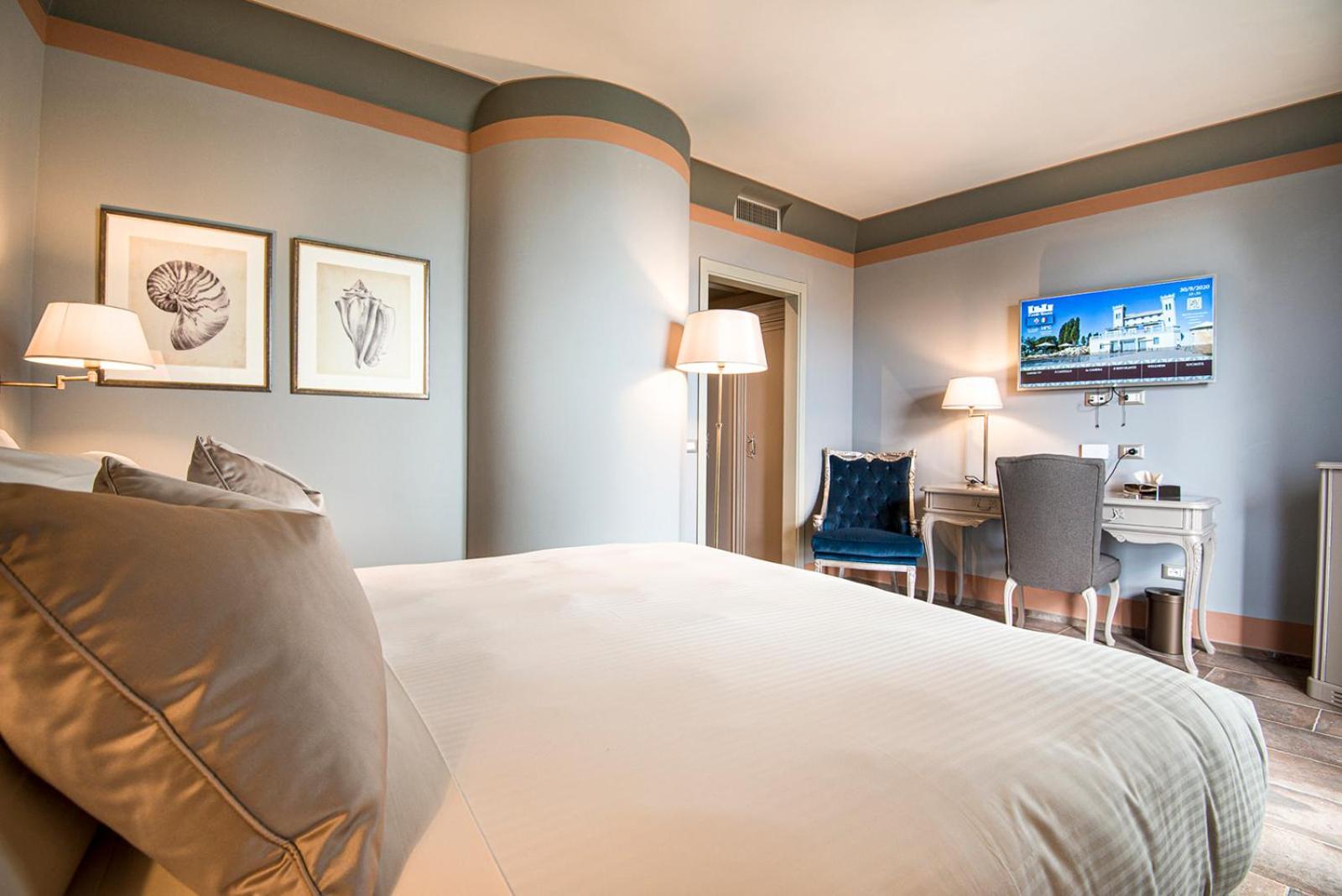 Castello Bonaria Wine & Spa Resort 캄필리아 마리티마 외부 사진