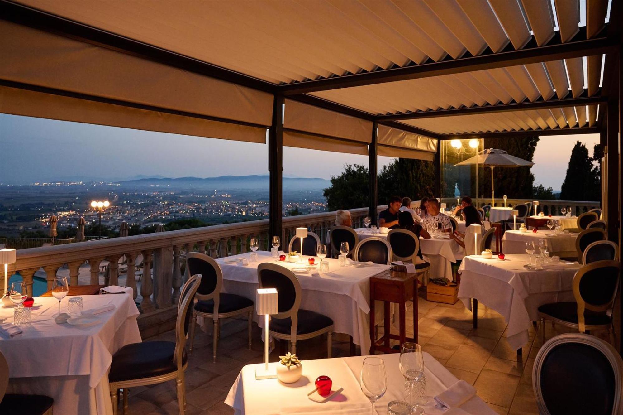 Castello Bonaria Wine & Spa Resort 캄필리아 마리티마 외부 사진