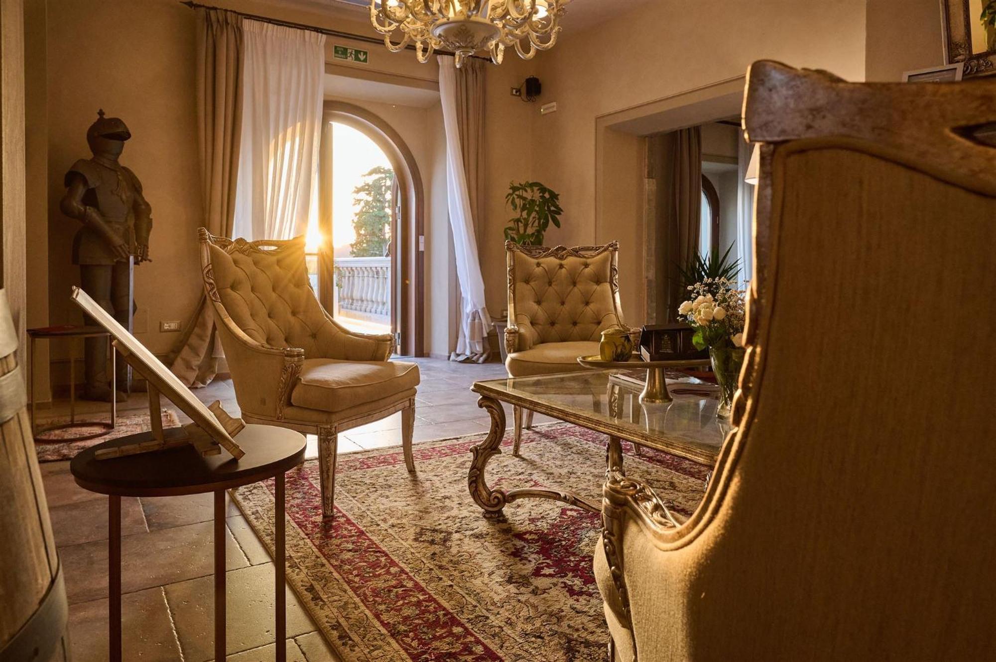 Castello Bonaria Wine & Spa Resort 캄필리아 마리티마 외부 사진